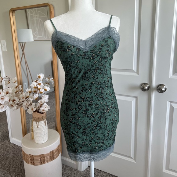 FREE PEOPLE Floral Slip Dress Size: Medium NWT - Picture 3 of 5